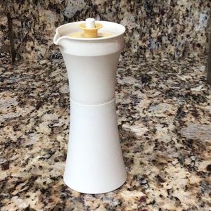 Tupperware oil, vinegar, syrup or hot sauce container